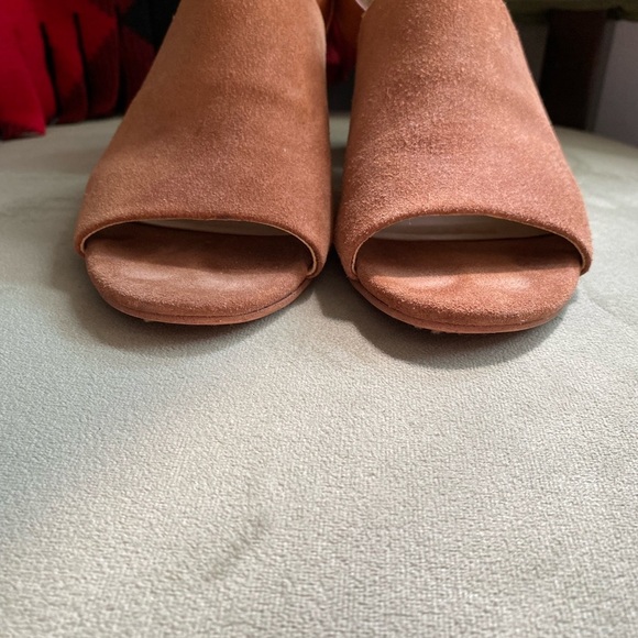 Marc Fisher Size 9 Cognac Suede Heeled Sandals - Picture 11 of 16